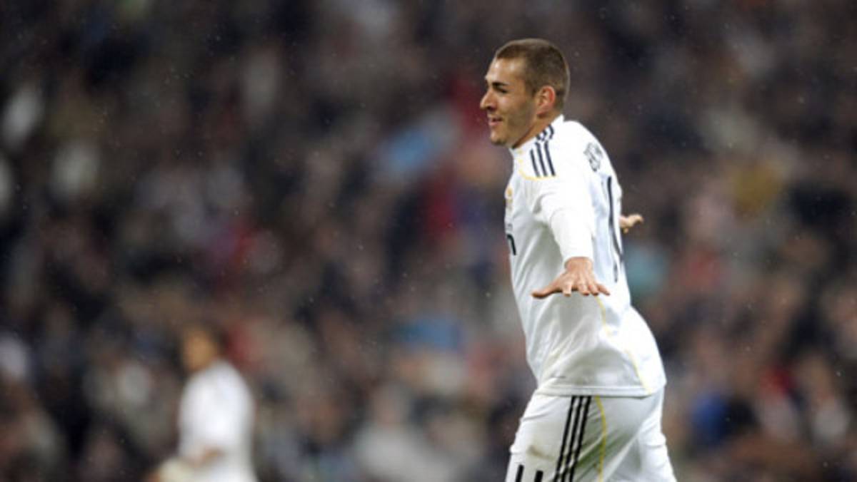 Benzama entraría en nogocio por Vidic