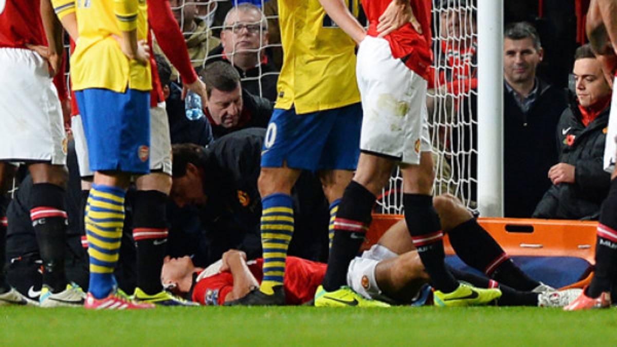 VIDEO: Peligroso choque entre De Gea y Vidic