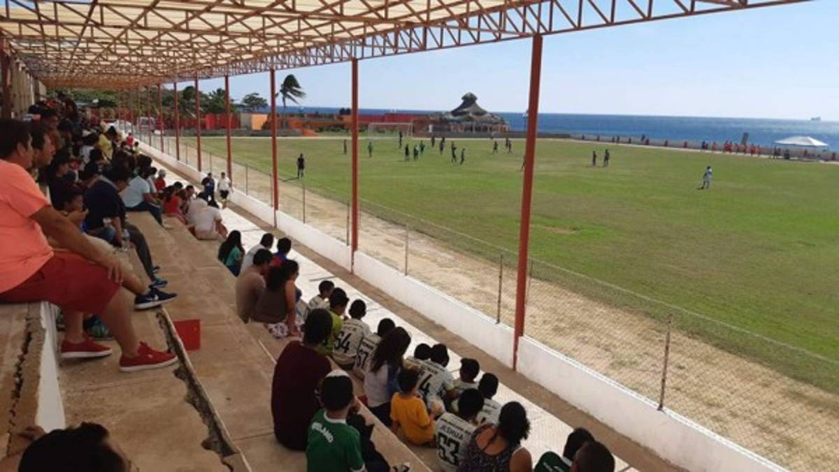 México tiene uno de los estadios más extraños del mundo: está a la orilla del mar y enamora a la afición
