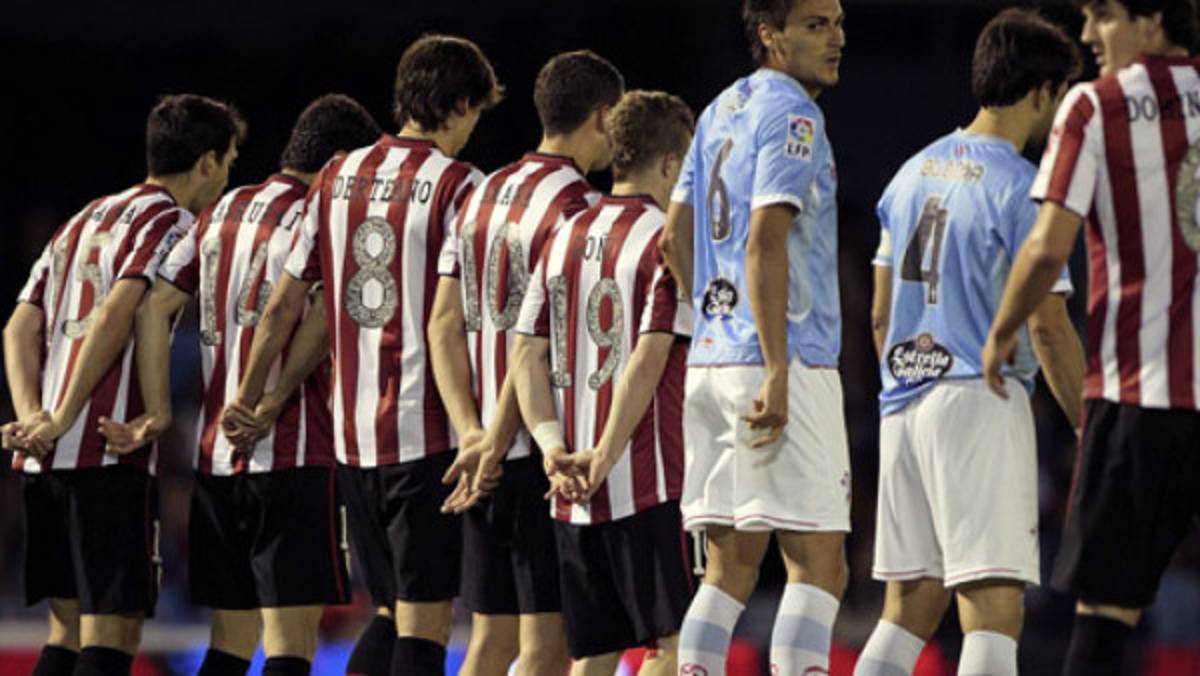 Jugadores homenajean a sus madres portando sus apellidos