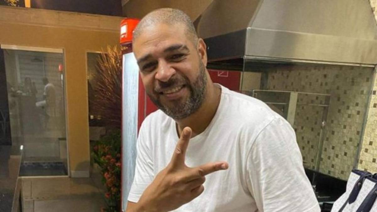 Adriano y su polémico trio amoroso: Fue captado con dos de sus ex novias en un hotel de Brasil