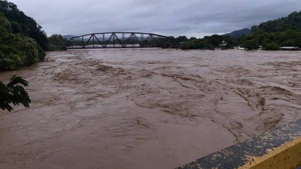 Alerta en el Valle de Sula: Río Chamelecón se desborda tras las torrenciales lluvias por Iota