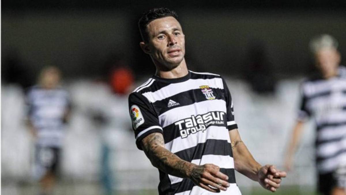 Las 10 cláusulas del contrato matrimonial que puso una sexy influencer a futbolista español