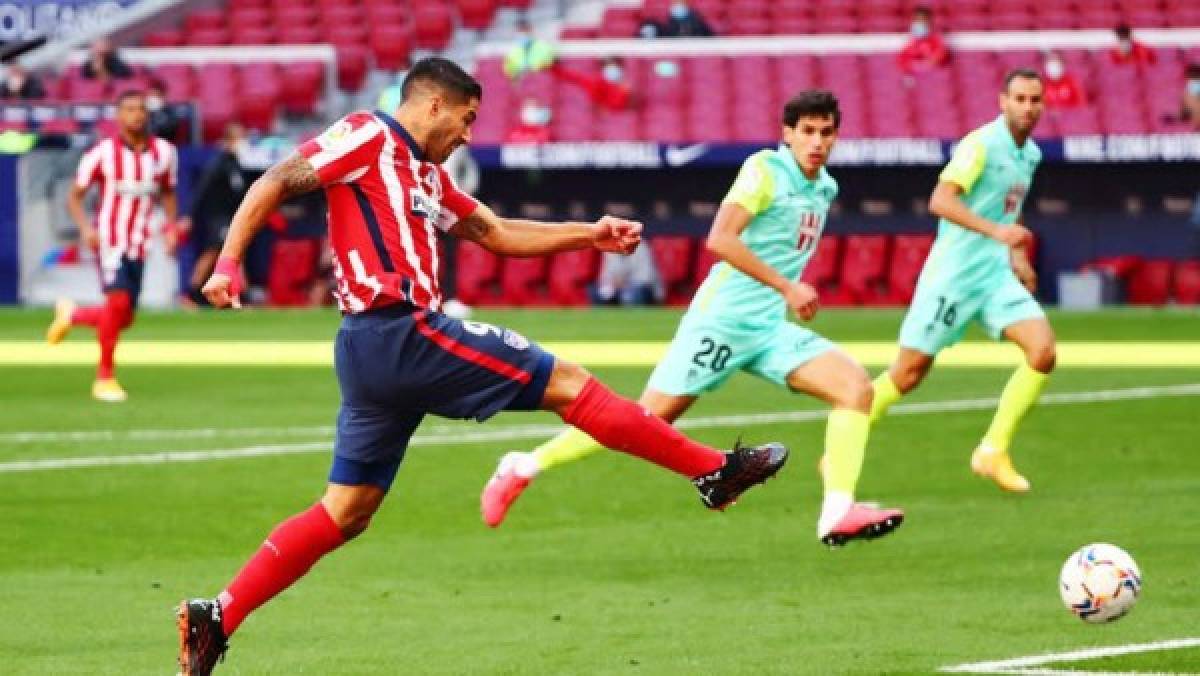 Alegría total, abrazos y su ritual: Así fue el debut goleador de Luis Suárez con el Atlético  