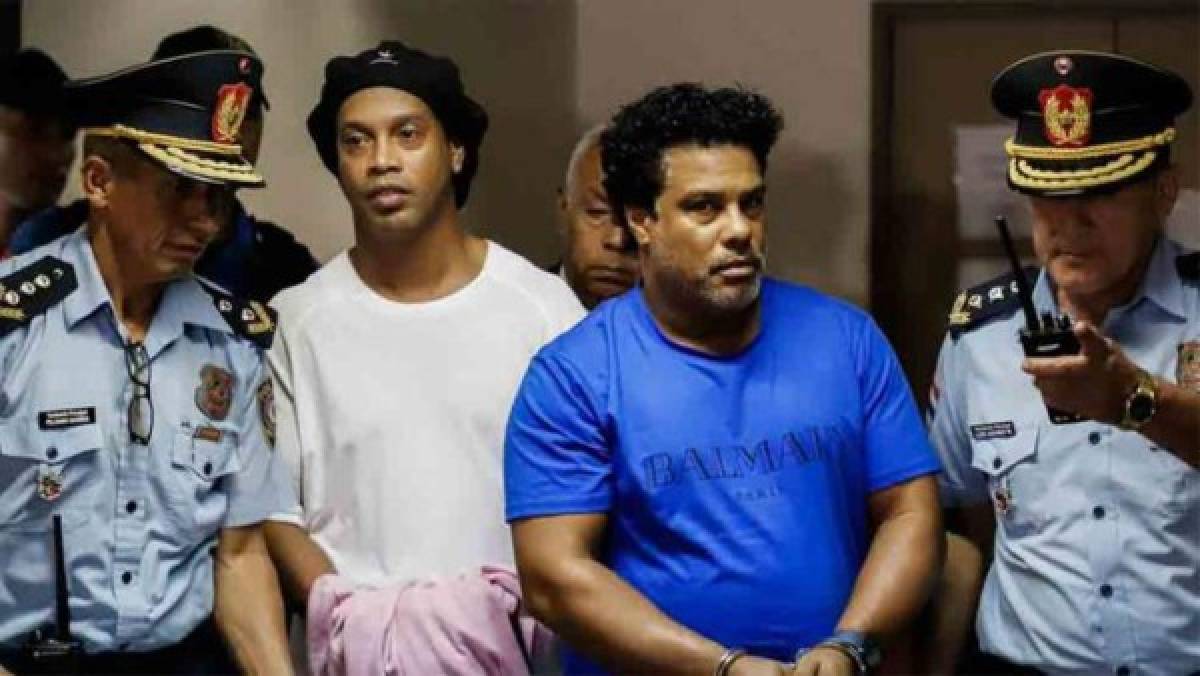 Caso Ronaldinho: Revelan nuevas fotografías del brasileño en la prisión el 'Cuadrilátero'