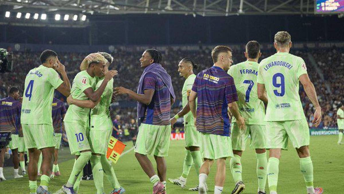 Hansi Flick ordena que echen a tres jugadores del Barcelona por este motivo y toma decisión con Marc Casadó ¿Se va Ter Stegen?