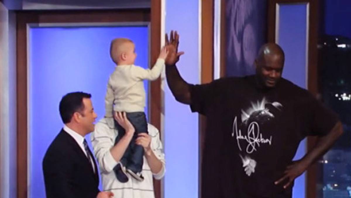 VIDEO: Shaquille O'Neal pierde concurso ante un niño de dos años