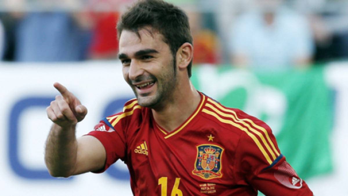 España vence a Serbia con Adrián López de figura