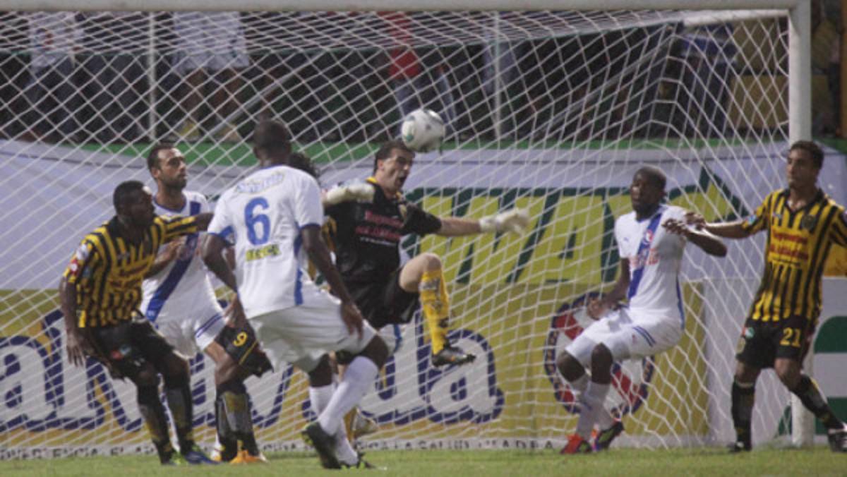 Olimpia - Real España a su final diez