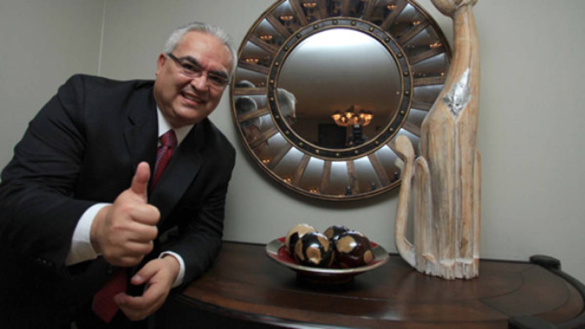 Tapia apunta a jugadores del Real España