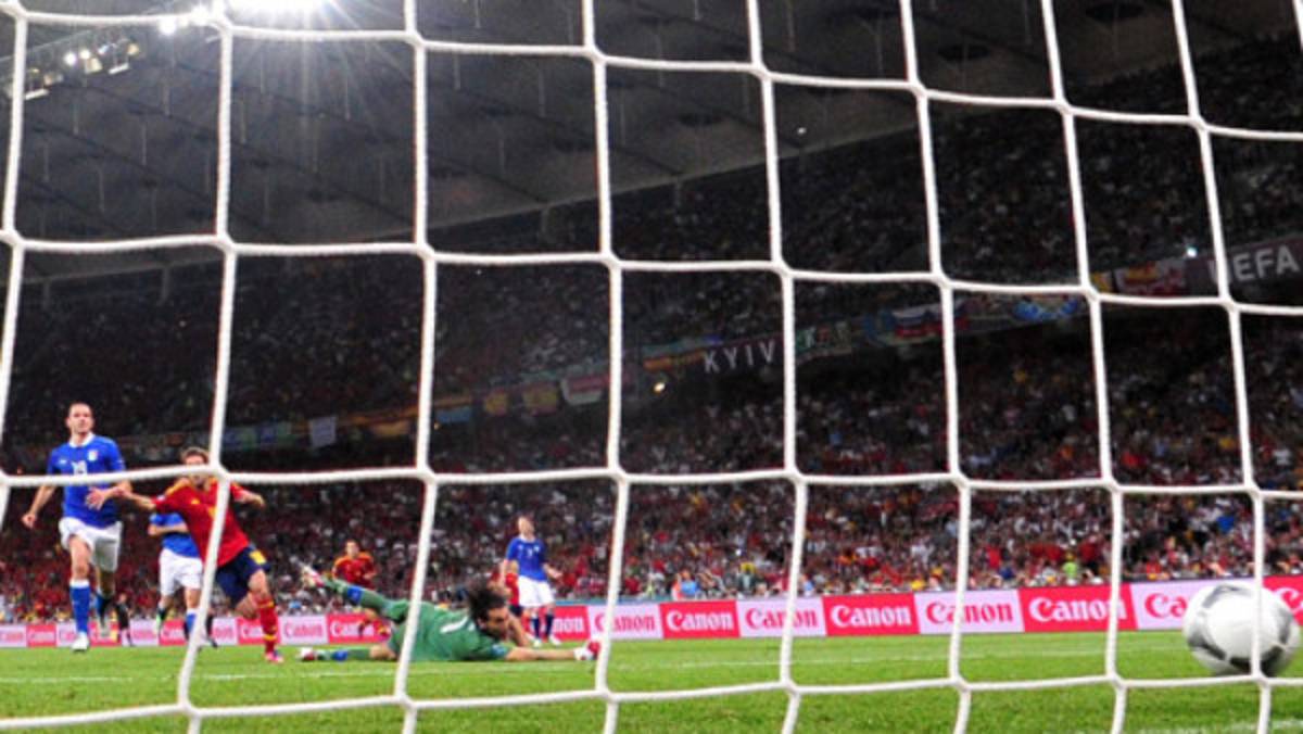 España logra la mayor goleada en la historia de las finales