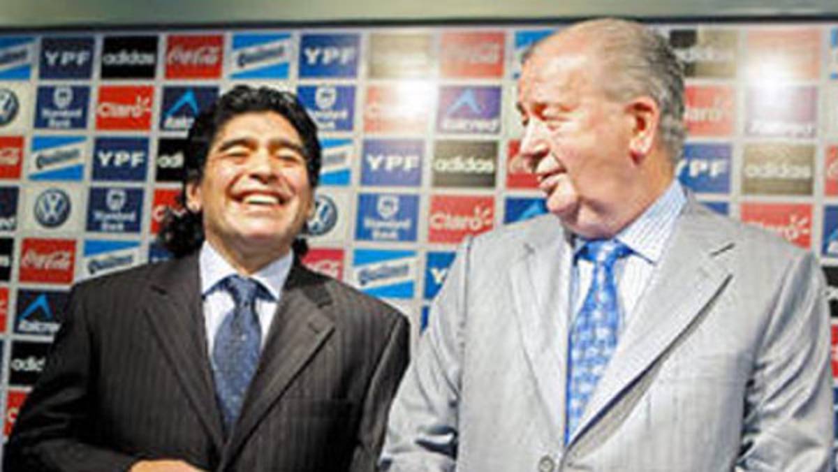 'Maradona sabe bien lo que le ofrecí'