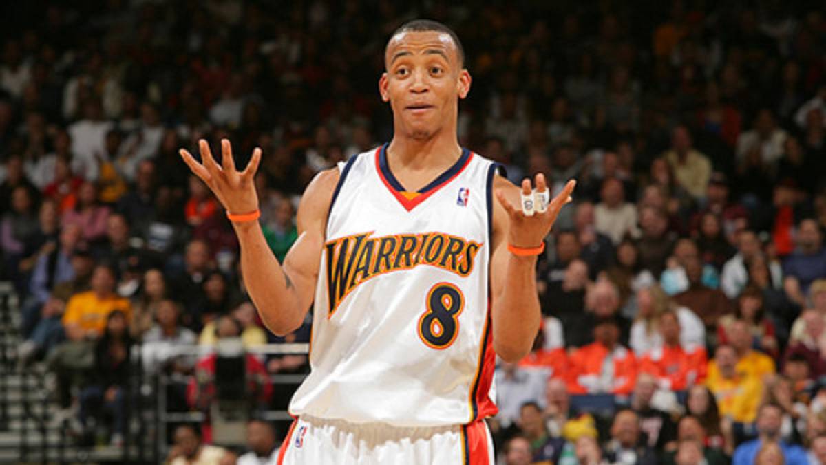 Demandan basquetbolista de los Warriors por acoso sexual