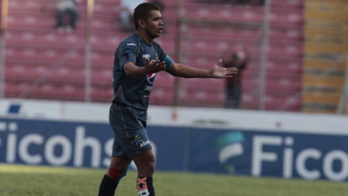 El malestar de Amado Guevara tras perder el clásico ante Olimpia