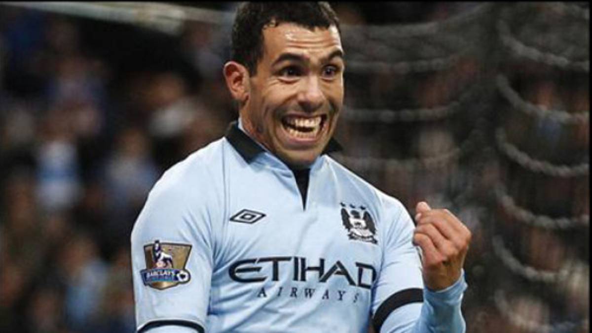 VIDEO: Tevez robándole el gorrito a la fotógrafa del Manchester City