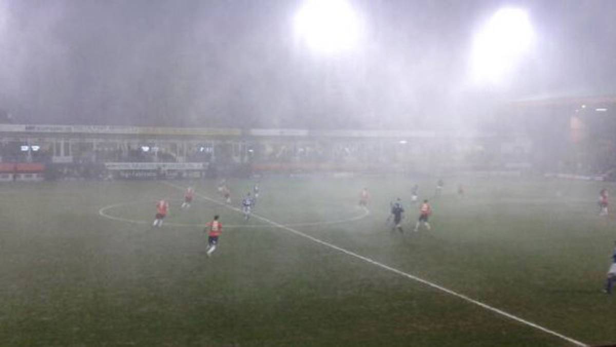 VIDEO: Impresionante lluvia de granizo detiene juego en Inglaterra