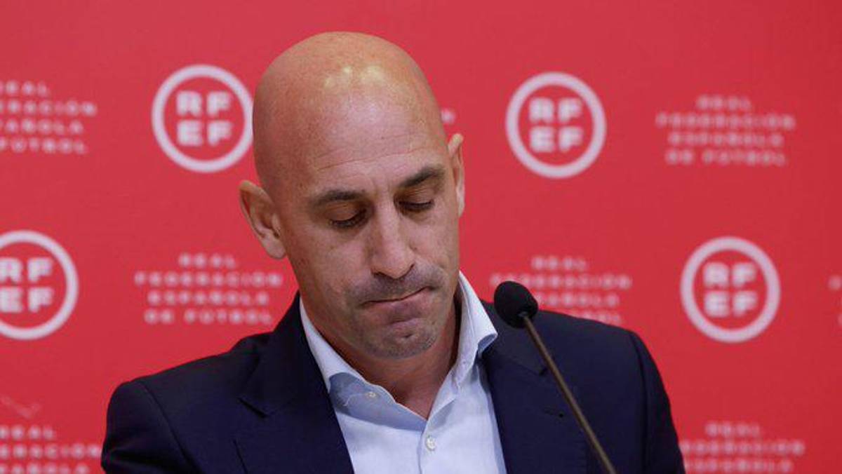 Revelan la inesperada charla entre Luis Rubiales y Jenni Hermoso; salen a la luz polémicas fotos con otra jugadora