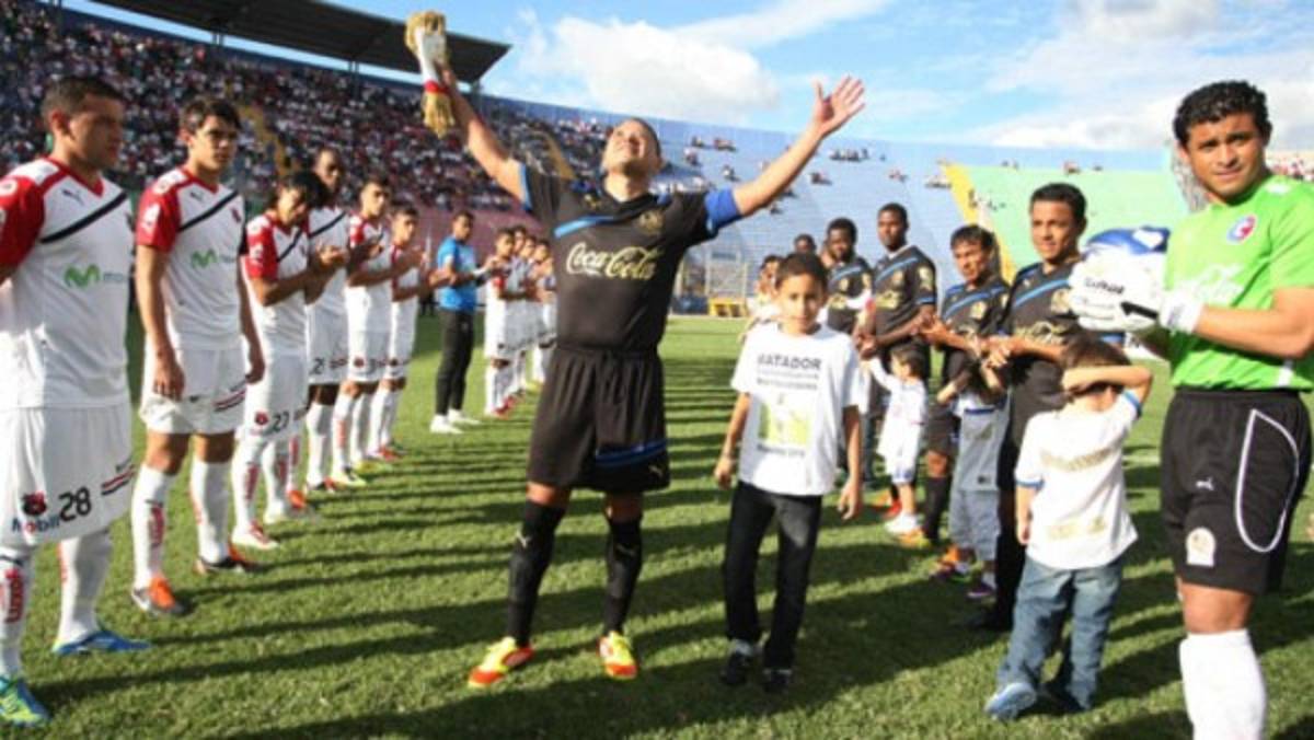 ¿A qué edad se retiraron los grandes futbolistas de Honduras? Algunos se fueron jovencitos