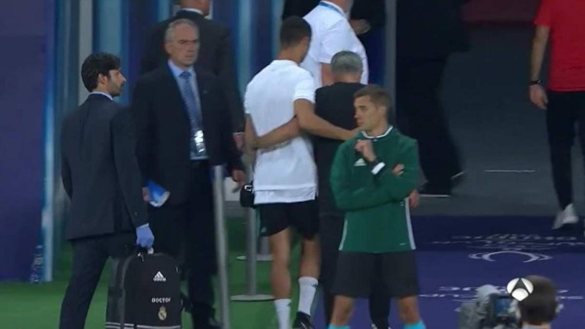 LO MÁS CURIOSO: ¿Qué hacía CR7 en la banca? el frío saludo de Mourinho con los madridistas
