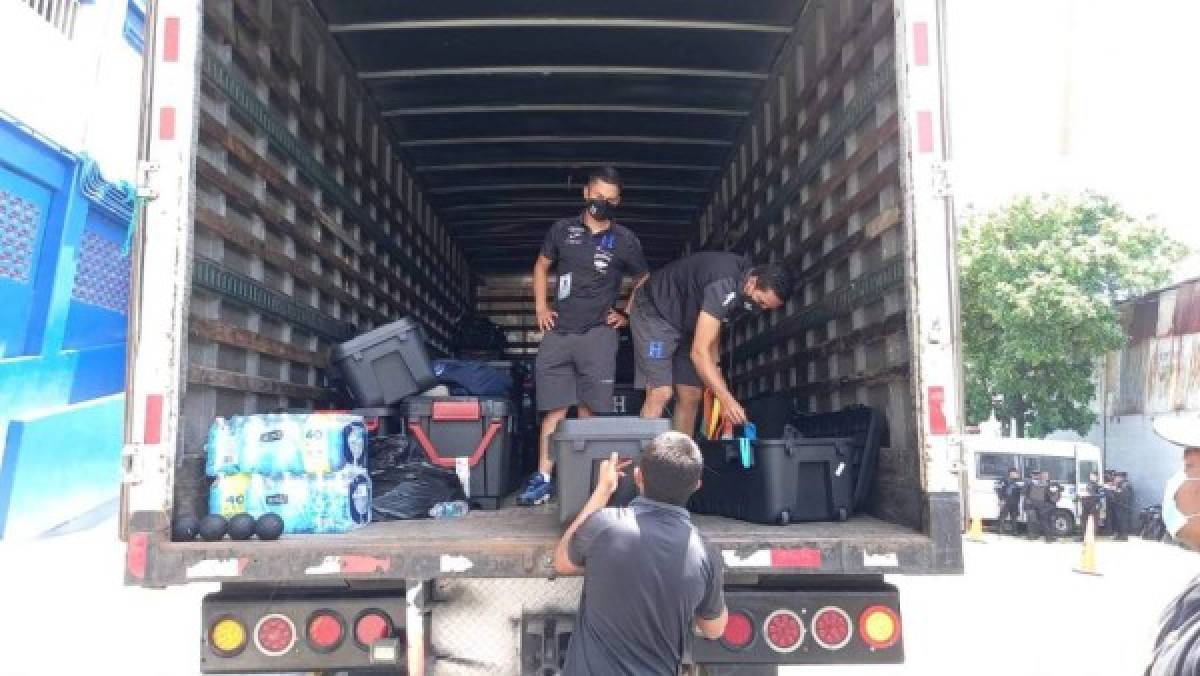 Las bellas chicas vaqueras, el prócer y el busito de la aventura en la previa del El Salvador vs Honduras