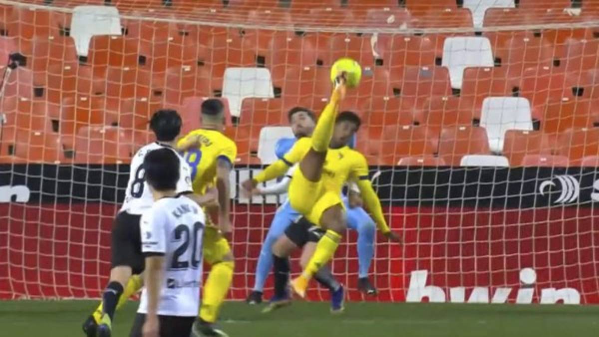 ¡Imágenes memorables! La chilena del Choco Lozano frente al Valencia y su eufórica celebración