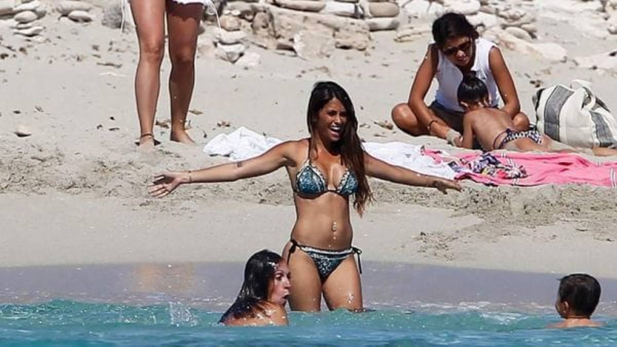 ¡De infarto! Las otras fotos que dejaron las vacaciones de Antonella Rocuzzo y Messi