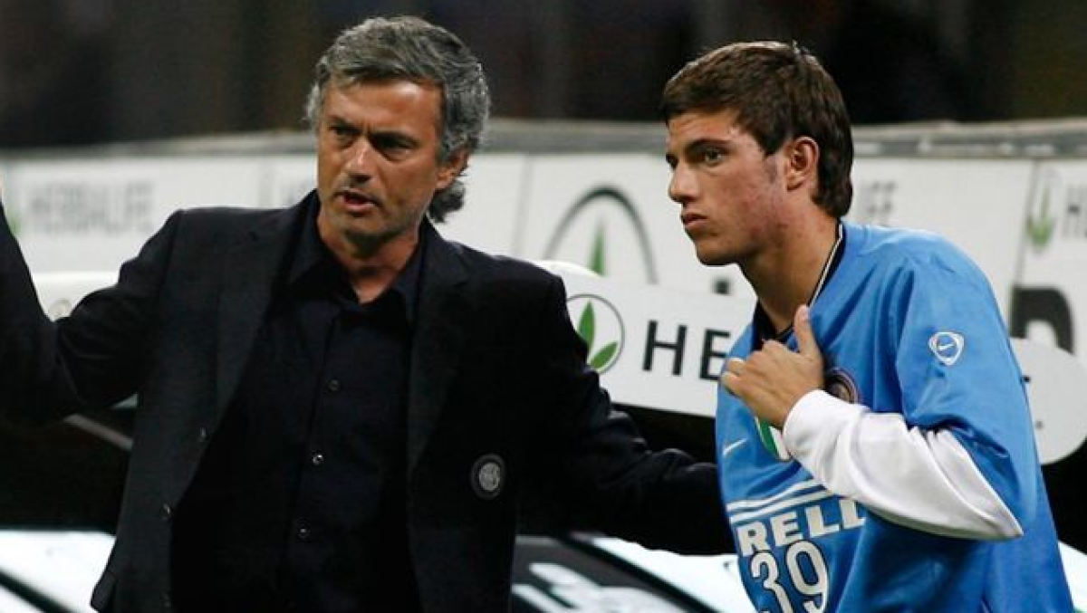 Mourinho lo hizo debutar, lo ganó todo con el Inter y sorprende con el retiro a sus 31 años: ‘‘Ya no tengo rodillas’’