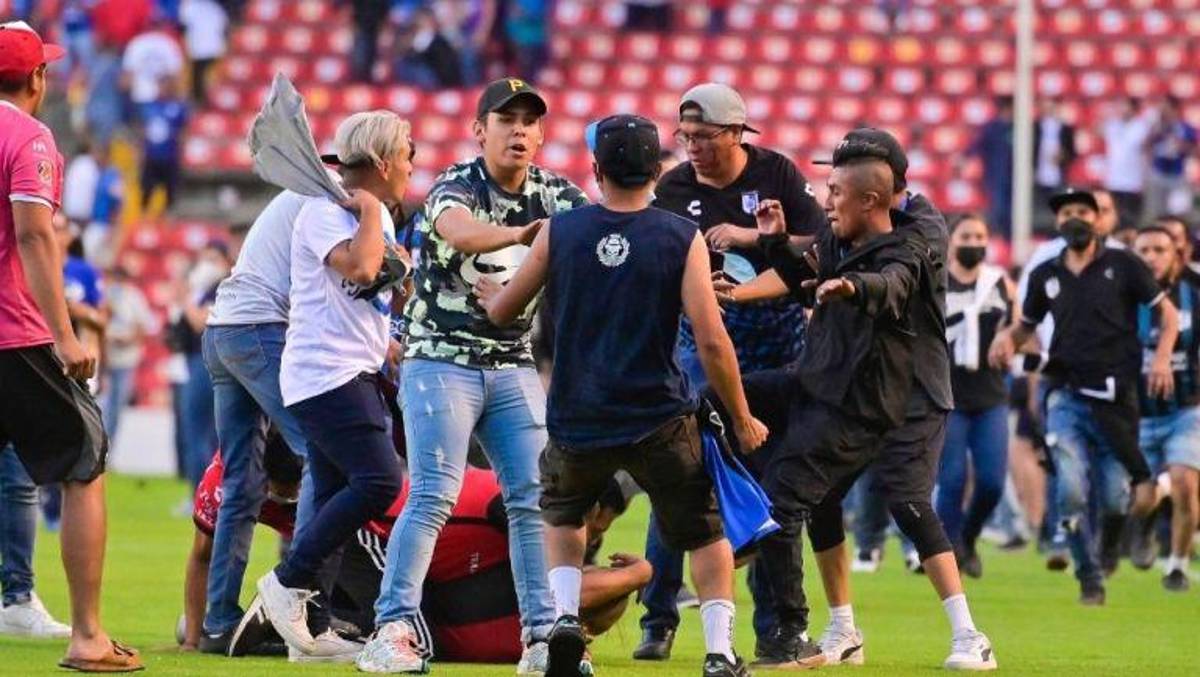 Identificados: los rostros de los agresores que provocaron una brutal pelea en el Querétaro-Atlas de la Liga MX