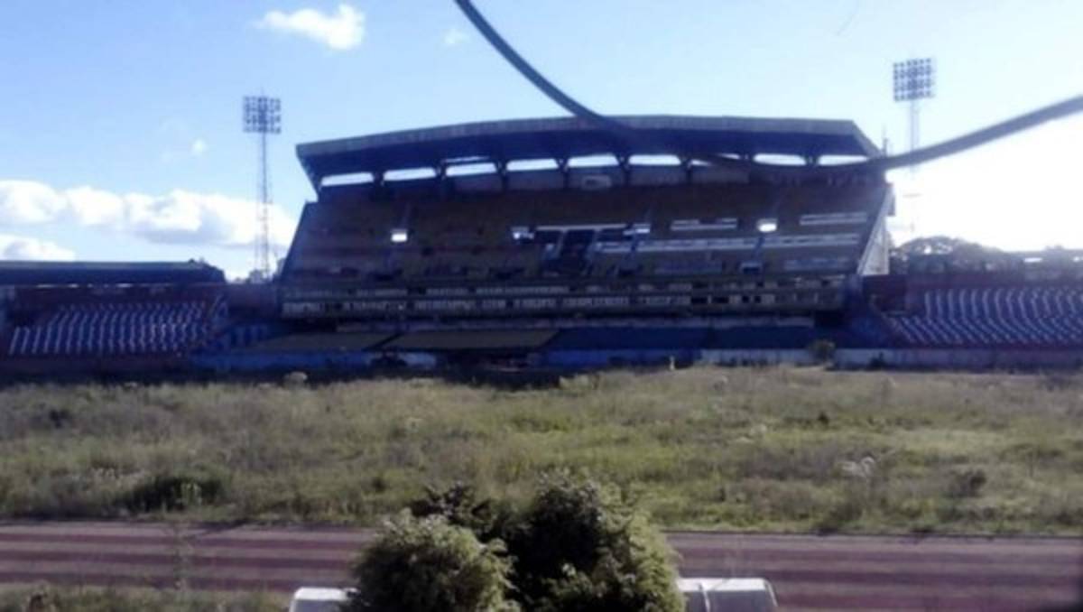 ¡Con uno de Honduras! Grandes estadios que fueron abandonados