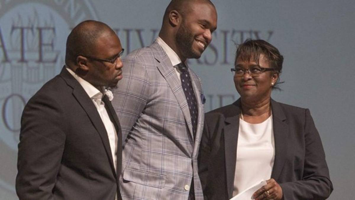 Mayron Rolle, exjugador de la NFL, ahora como médico lucha contra el coronavirus