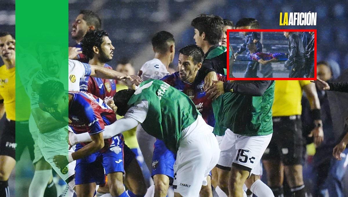 Escalofriante lesión del mexicano Hobbit Bermúdez: así quedó la pierna del jugador y la bronca con el culpable