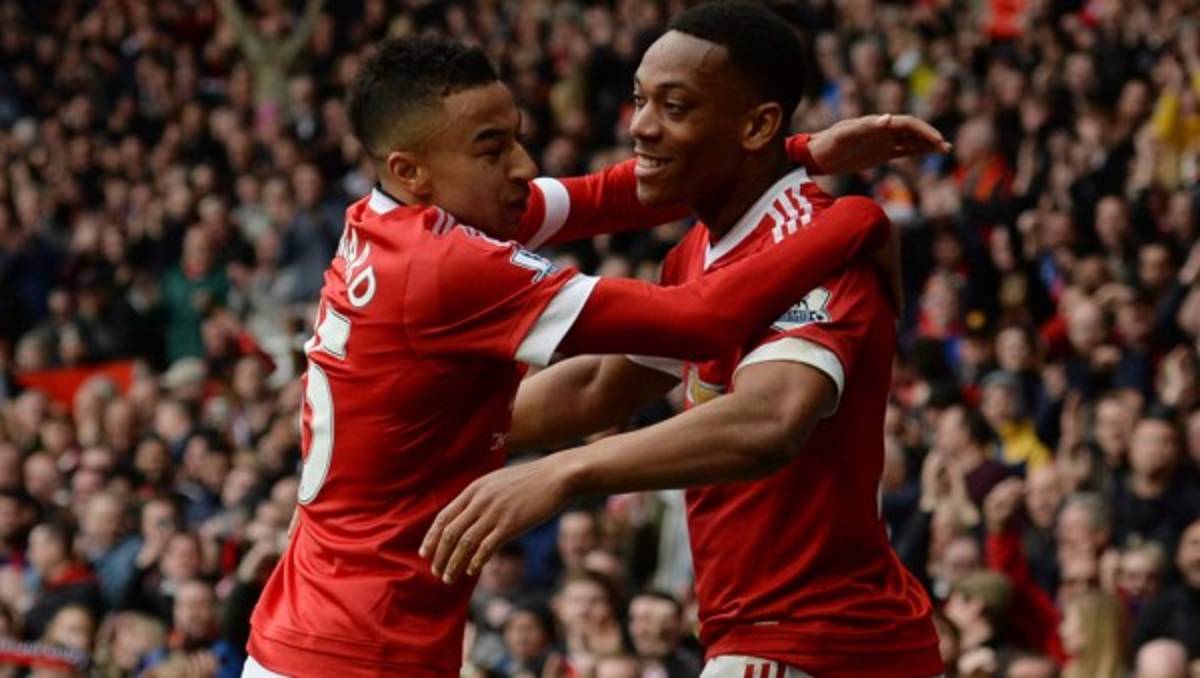 Martial mantiene con vida al Manchester United en la Premier League