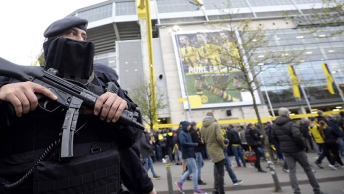 ¡LO BLINDÓ! Policía alemana resguardó así el Dortmund-Mónaco