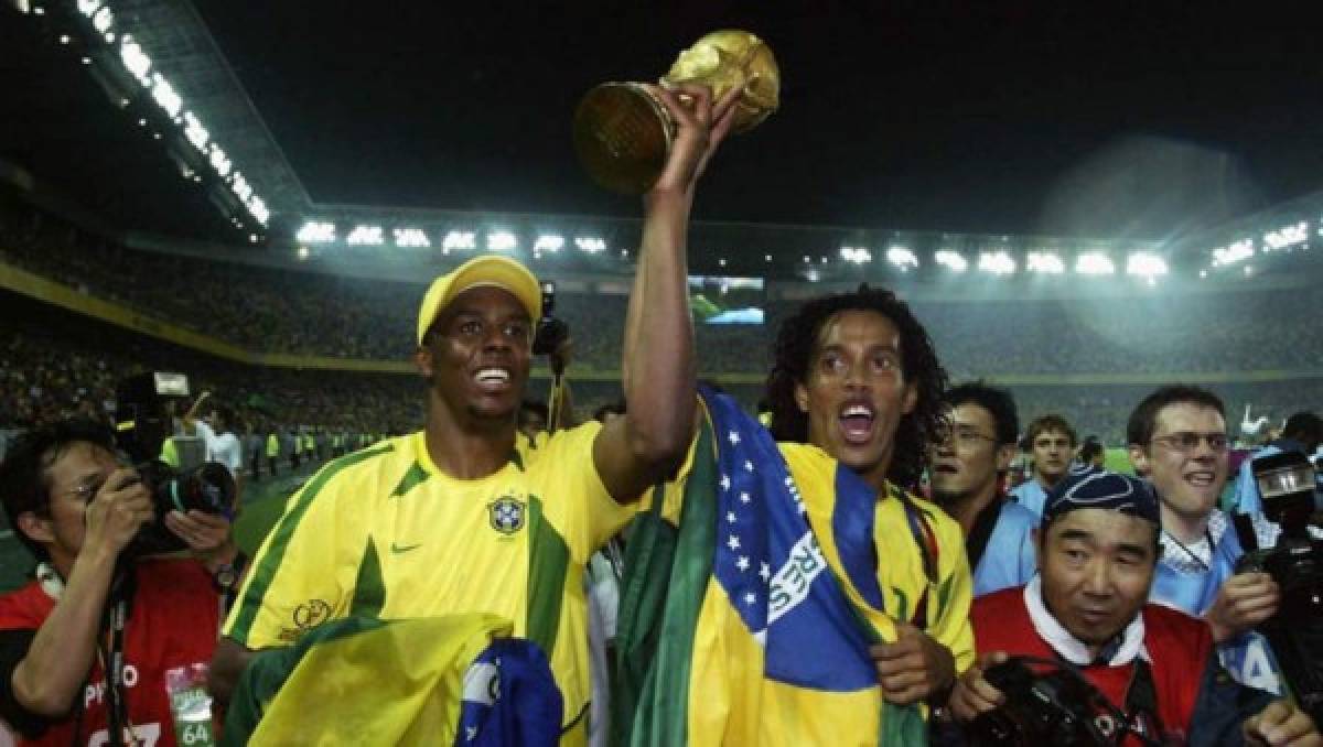 Ronaldinho: Visita inesperada, primer partido en la prisión el 'Cuadrilátero' y queda campeón