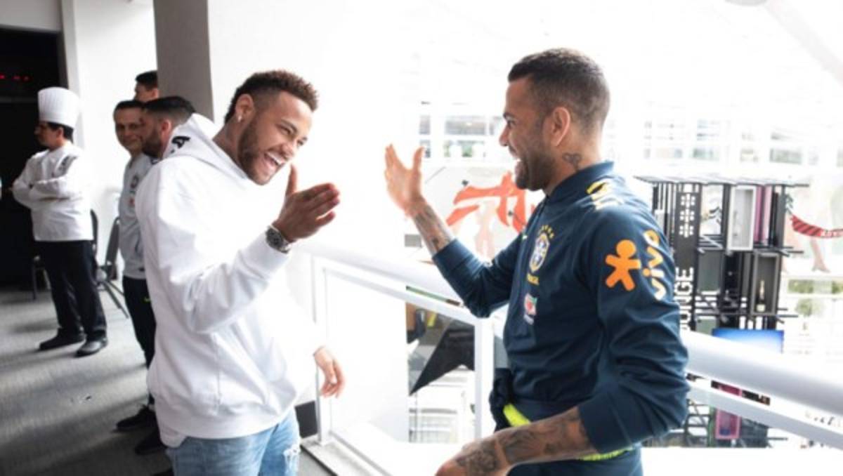 ¡Sorpresa! Neymar visita la concentración de Brasil previo al duelo ante Perú