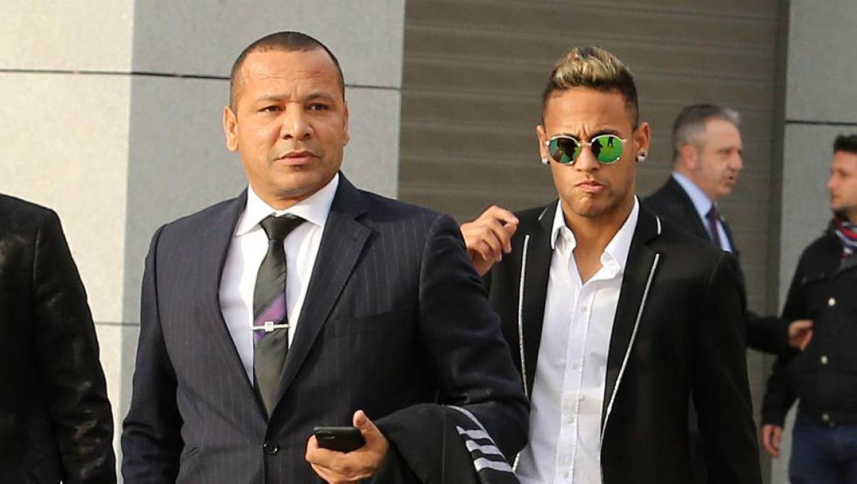 Neymar está representado por su padre, quien tendría mala relación con la directiva del PSG.