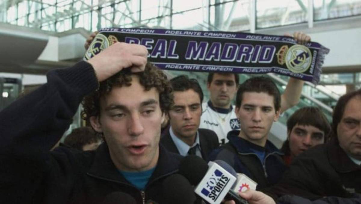 Ficharon por un equipo, pero nunca llegaron a debutar; uno fue echado rápidamente por la afición