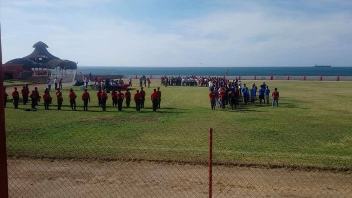 México tiene uno de los estadios más extraños del mundo: está a la orilla del mar y enamora a la afición