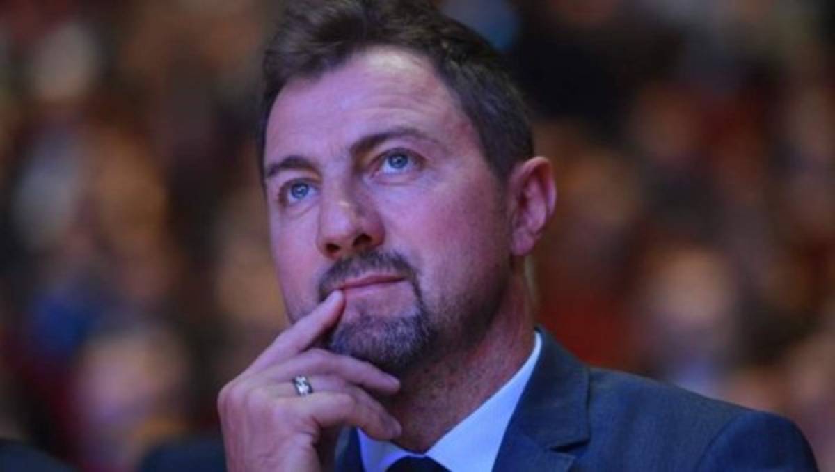 Ahora se dedica a las carreras de autos y escribió un libro donde le tira con todo a Messi, Cristiano y el Barcelona: 'Es falso y provocador'