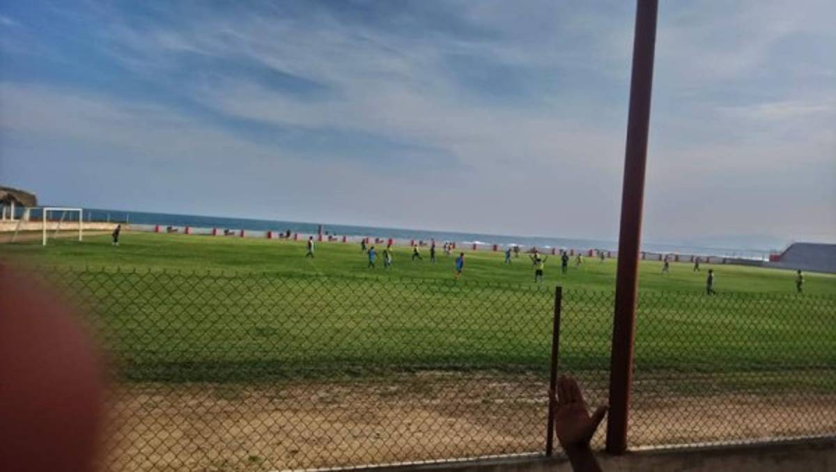 México tiene uno de los estadios más extraños del mundo: está a la orilla del mar y enamora a la afición