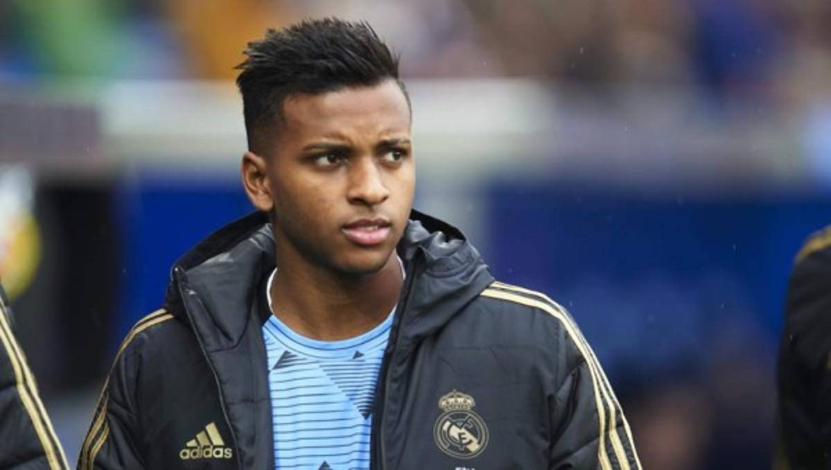 Revolución inédita en Real Madrid: Pesos pesados de baja y los 11 intocables por Florentino Pérez