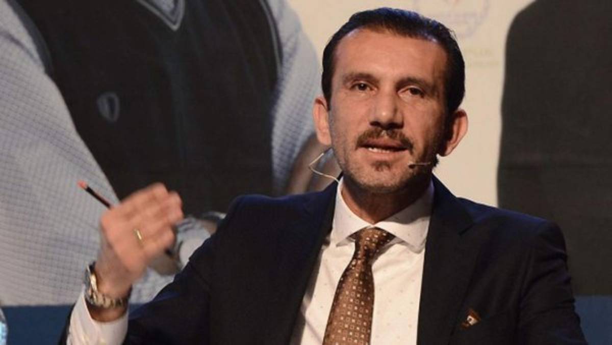 ¿Qué fue de Rustu Recber, el turco que llegó como estrella y se ''estrelló'' en el Barcelona?