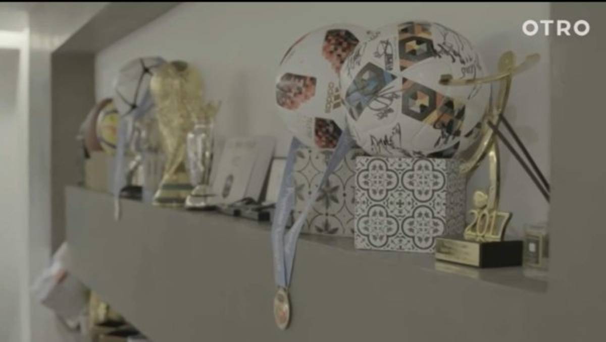 Con cancha de fútbol en el interior: La increíble mansión de Mendy, el crack del Manchester City