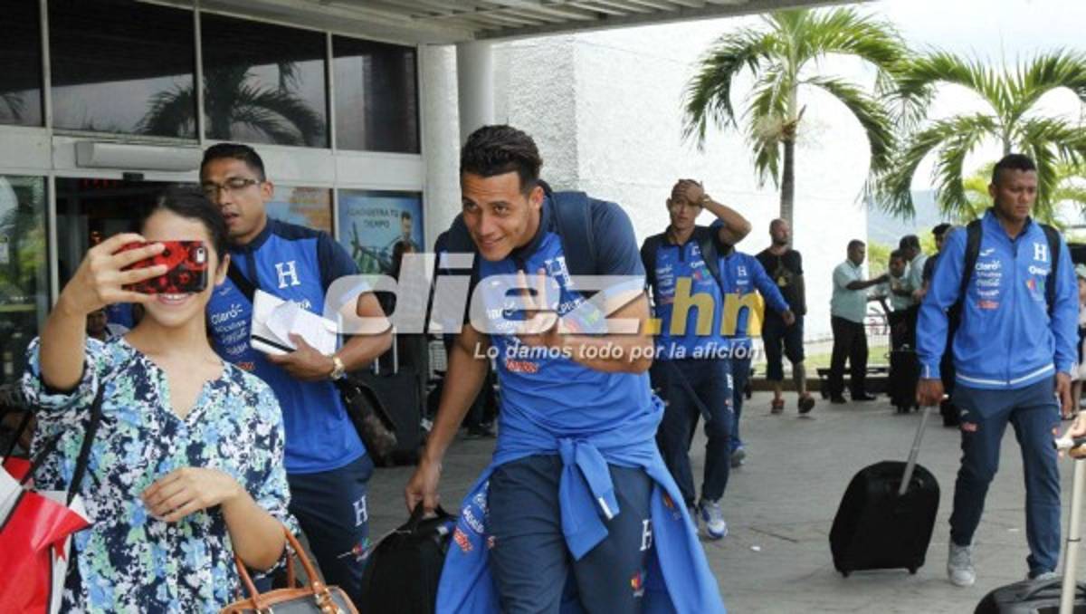¡SORPRESA! Afición arropa a selección de Honduras en su llegada de México