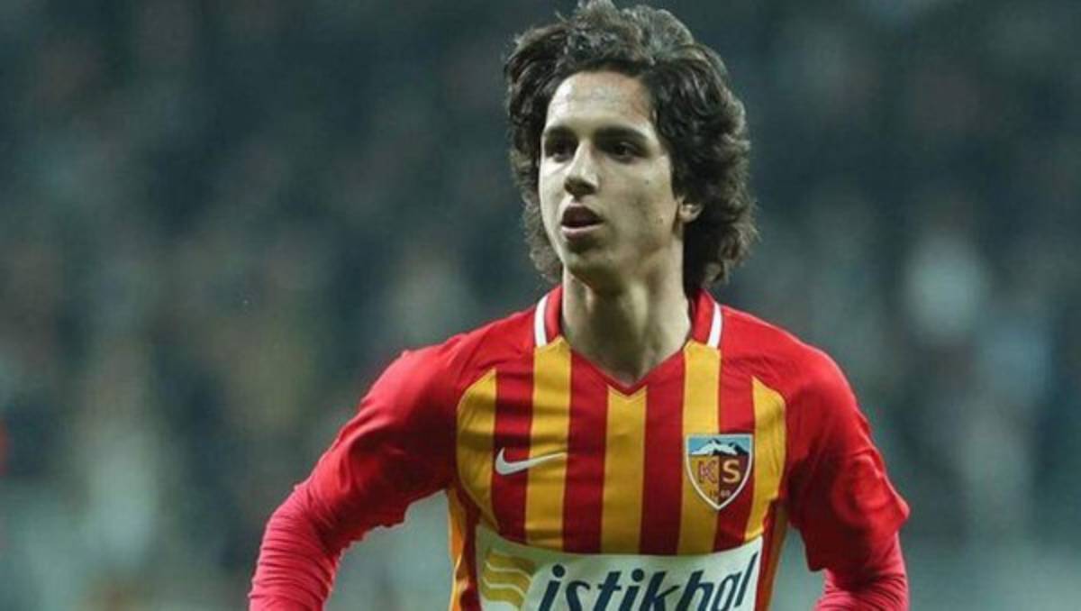 Arde el mercado: cuatro bajas en Barcelona, golpe en la mesa por Mbappé, primera víctima de CR7 en el United y los fichajes oficiales