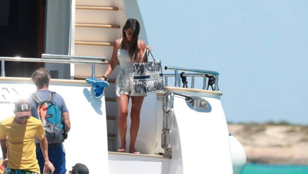 Como todo un rey: Así disfruta Messi de sus vacaciones en Ibiza, Antonela Roccuzzo deslumbra