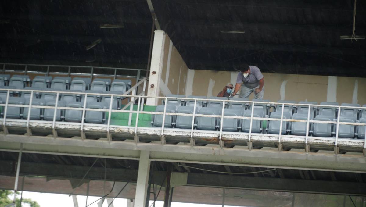 Fotos: En pésimo estado y con varios hoyos se encuentra la grama híbrida del Estadio Morazán, ¿qué hará Condepor?
