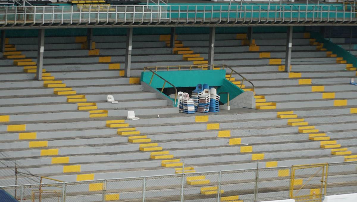 Fotos: En pésimo estado y con varios hoyos se encuentra la grama híbrida del Estadio Morazán, ¿qué hará Condepor?