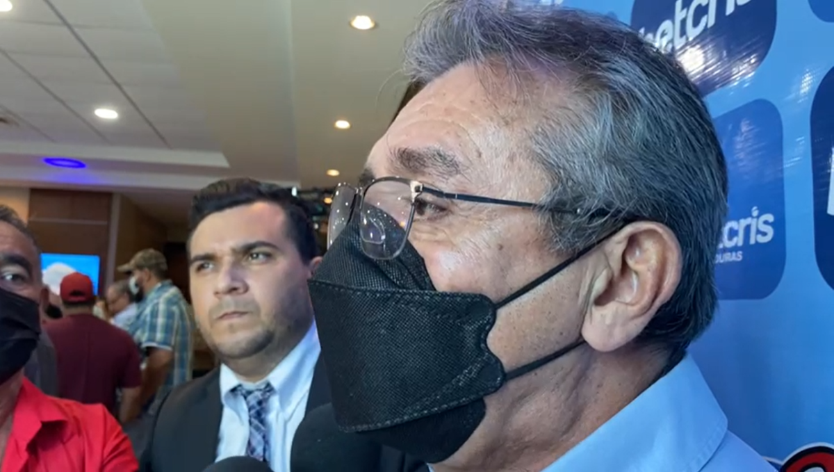 Wilfredo Guzmán atendió a los medios durante la celebración del calendario de la Liga Nacional.