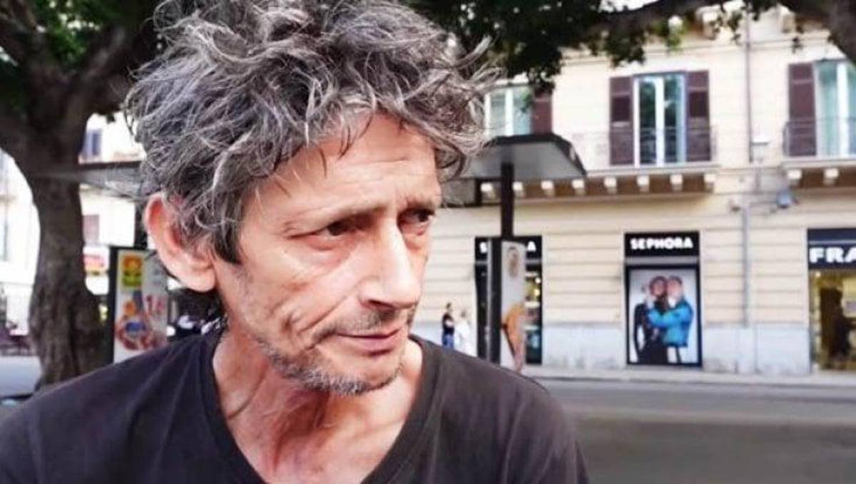 De futbolista profesional en Italia a vivir en la calle solo, enfermo y desnutrido; su primo fue héroe en un Mundial